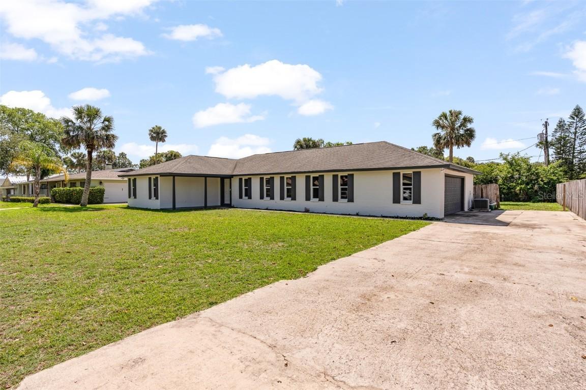 825 Wells Dr., South Daytona, FL 32119
