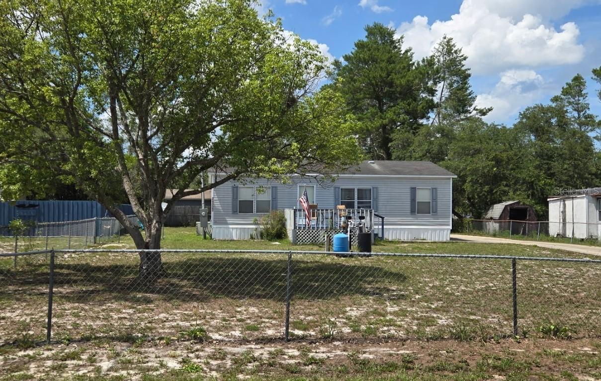 28523 Poinsettia Ave., Paisley, FL 32767