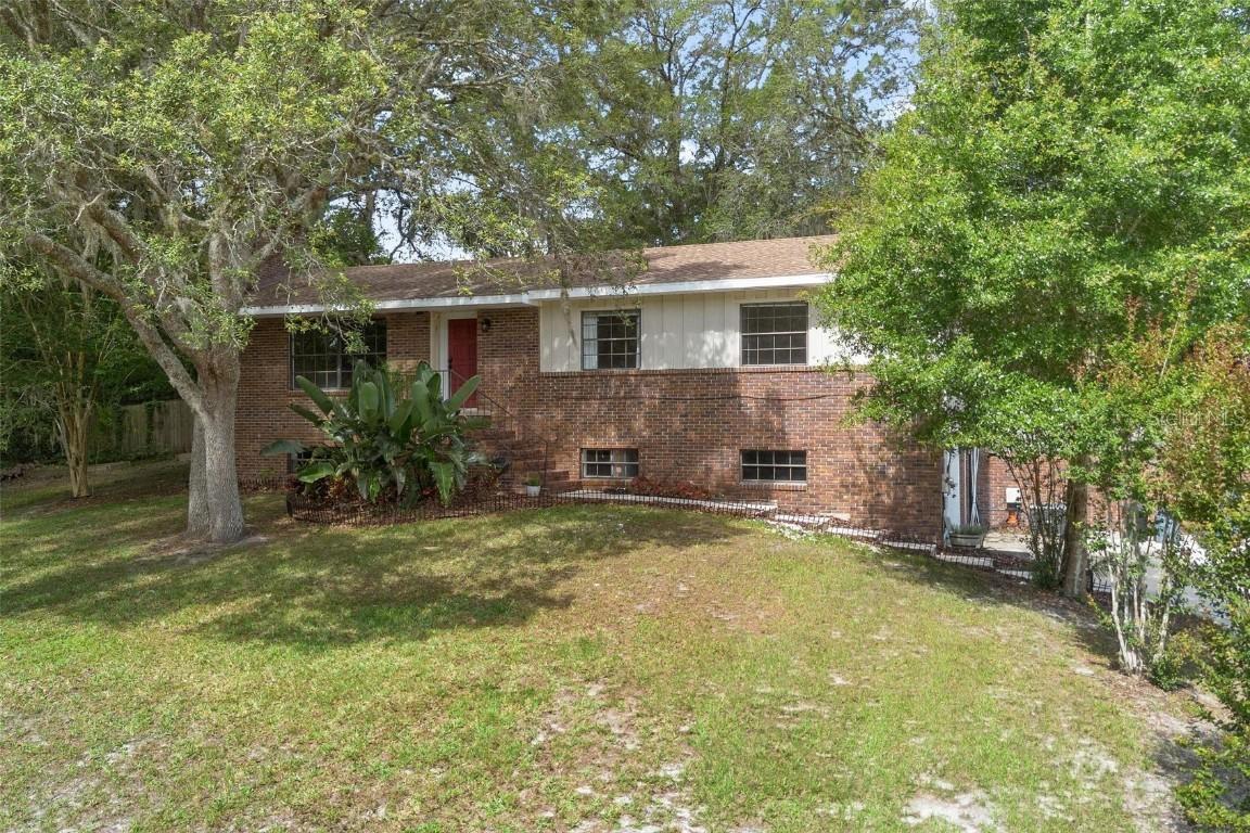2032 Yorkshire Dr., Deland, FL 32724
