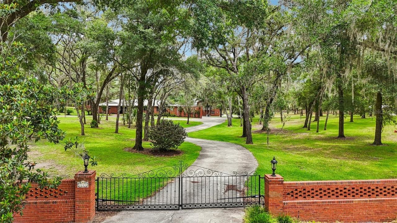 2221 Oak Hill Dr., Deland, FL 32720