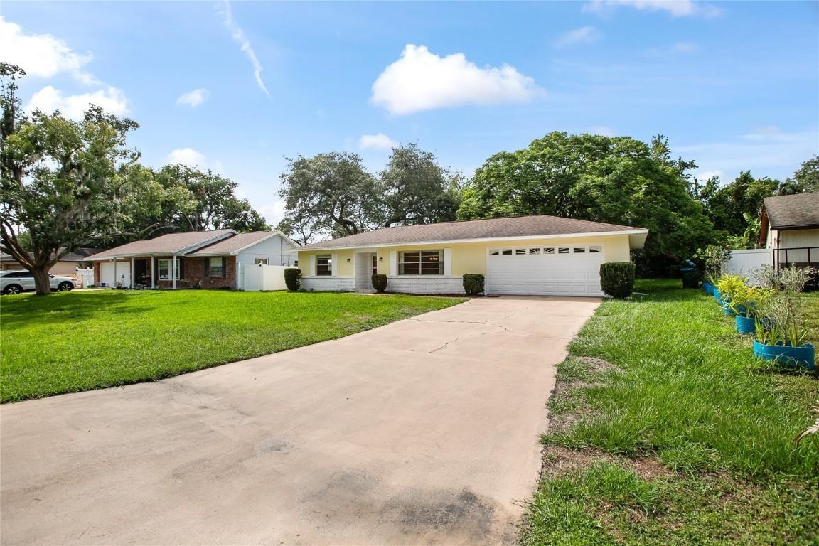 952 N Fairbairn Dr., Deltona, FL 32725