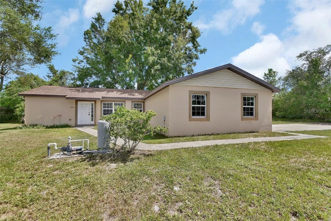28045 Poinsettia Ave., Paisley, FL 32767