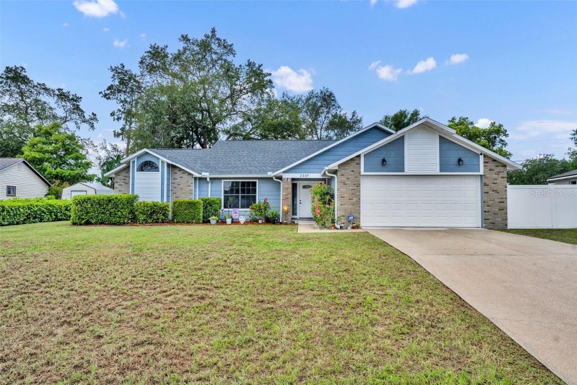 2237 Clearwater Dr., Deltona, FL 32738
