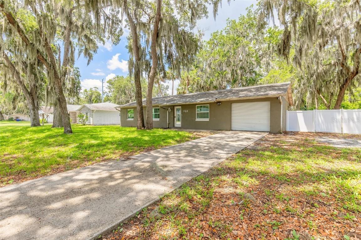 1624 Queen Palm Dr., Edgewater, FL 32132