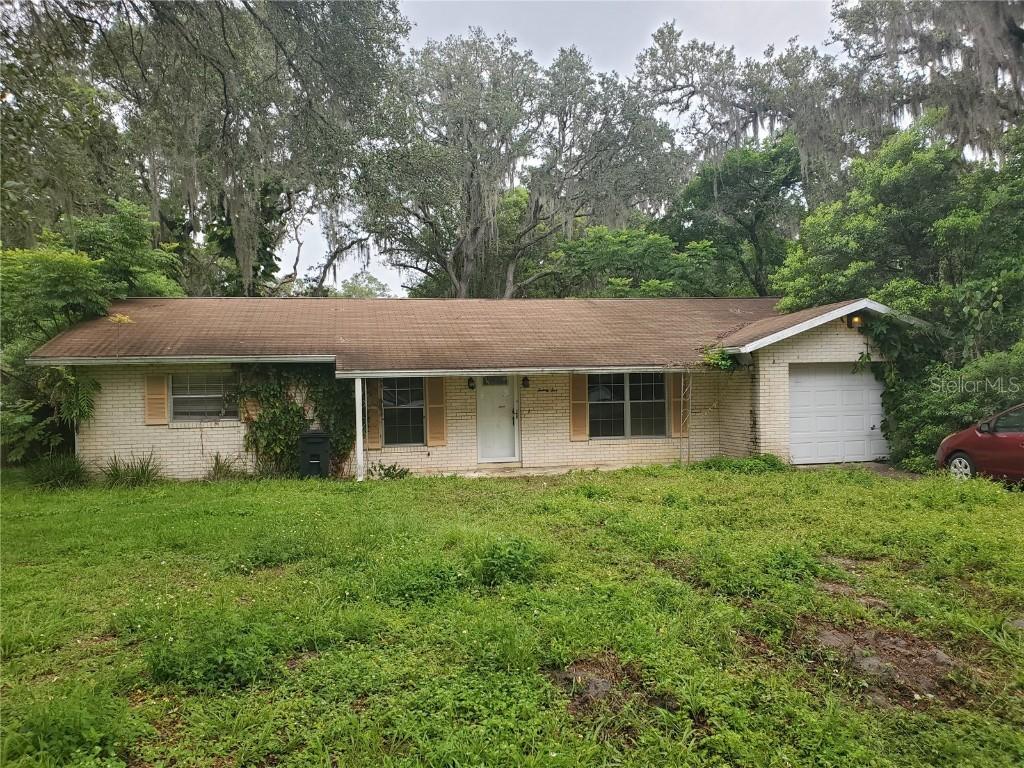 25 Poinsettia Dr., Deland, FL 32724