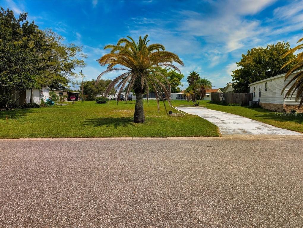 8 Applewood Cir., South Daytona, FL 32119