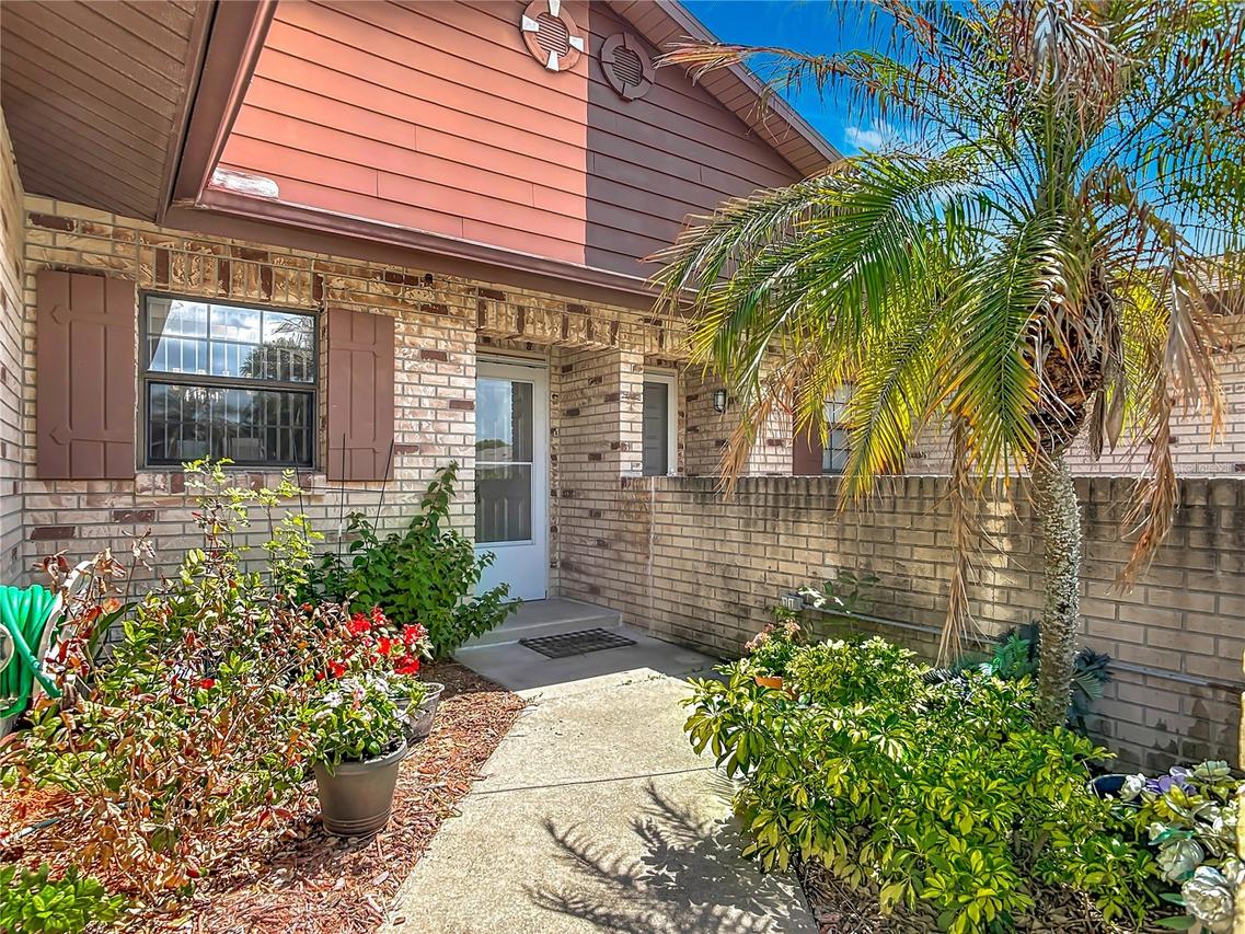 301 Paradise Ln., Edgewater, FL 32132