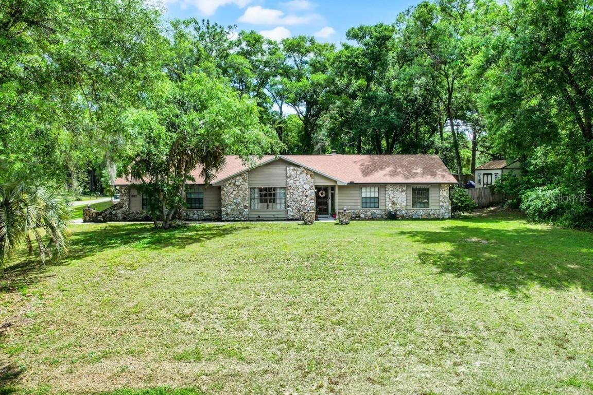 889 Torchwood Dr., Deland, FL 32724