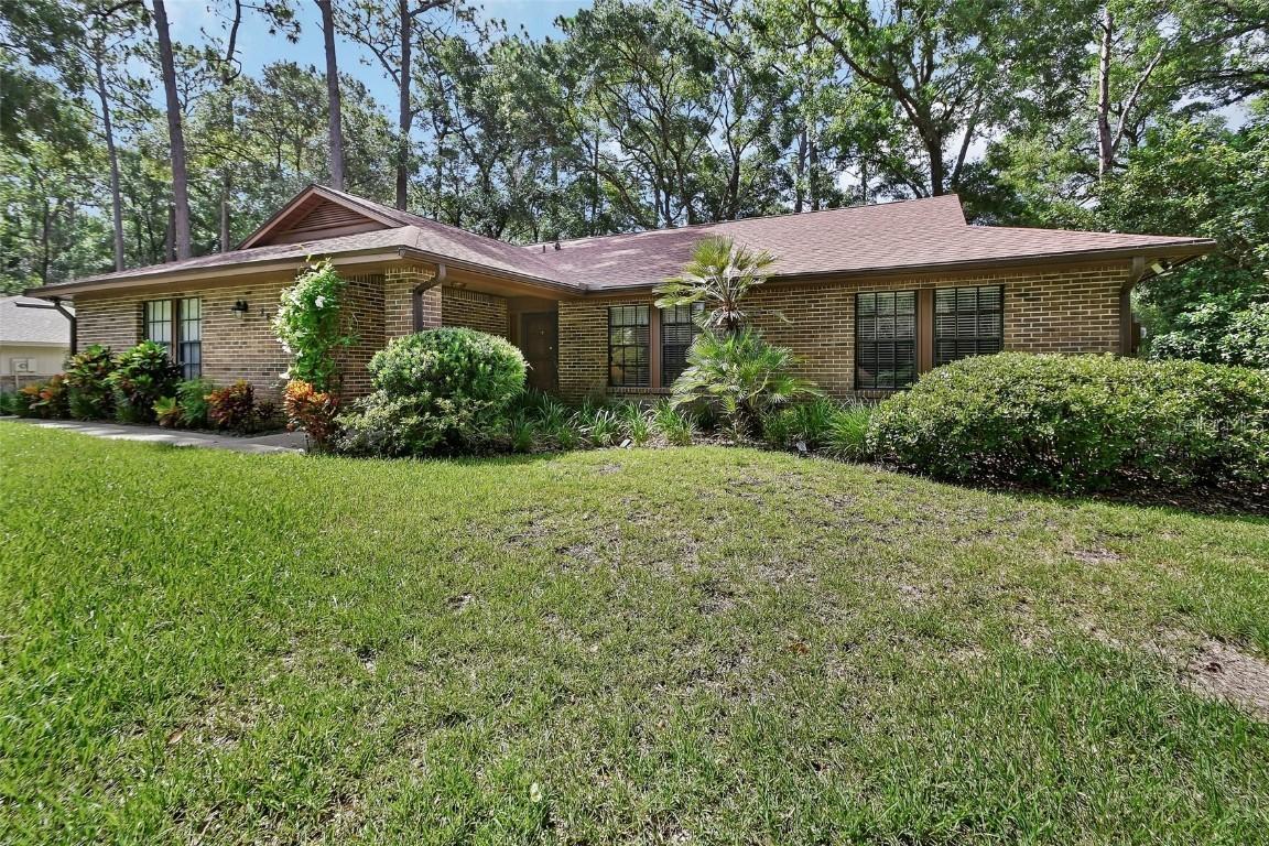 860 Torchwood Dr., Deland, FL 32724