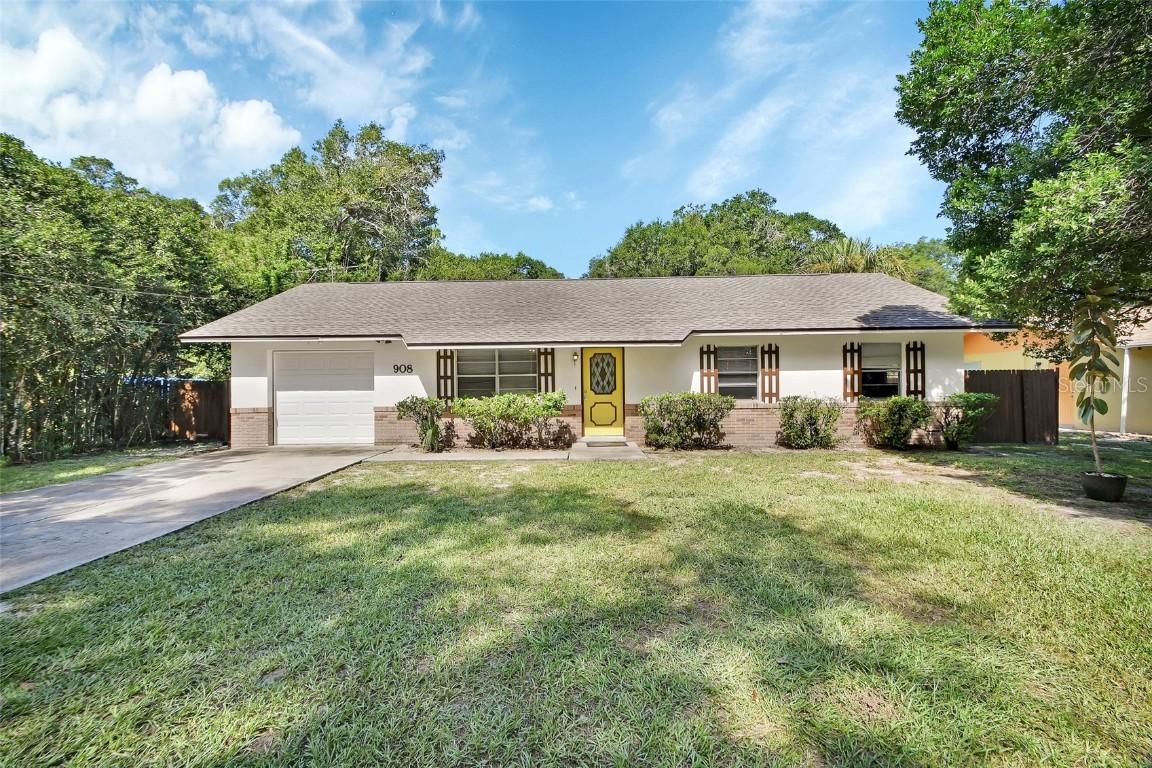 908 Massachusetts Ave., Deland, FL 32724