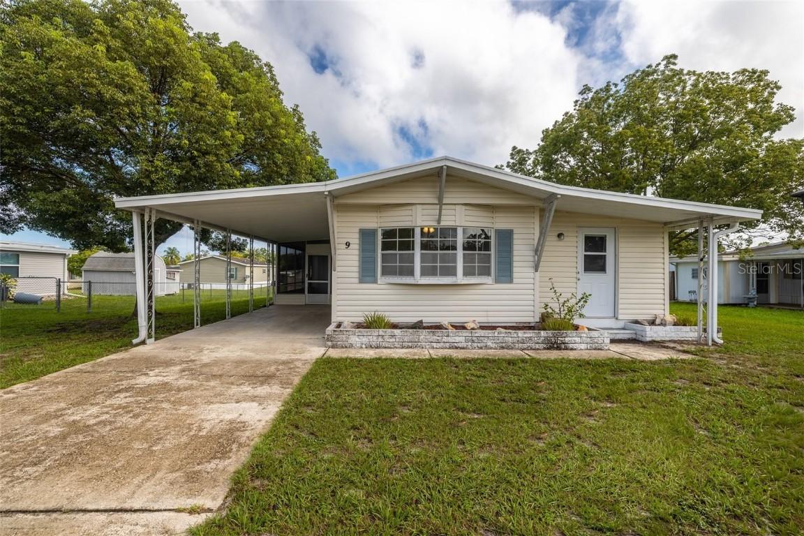 9 Maplehurst Ave., Debary, FL 32713
