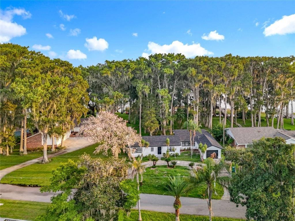 16 Cypress Dr., Eustis, FL 32726