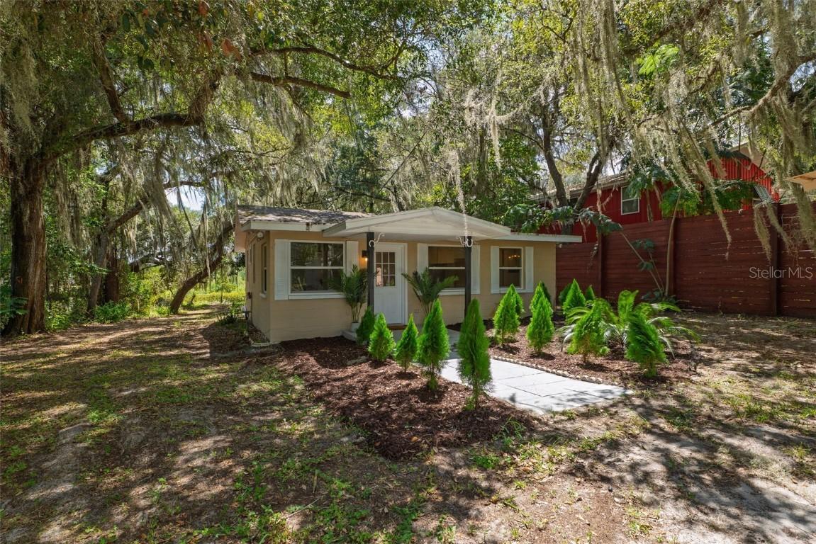 111 2nd St., Melrose, FL 32666