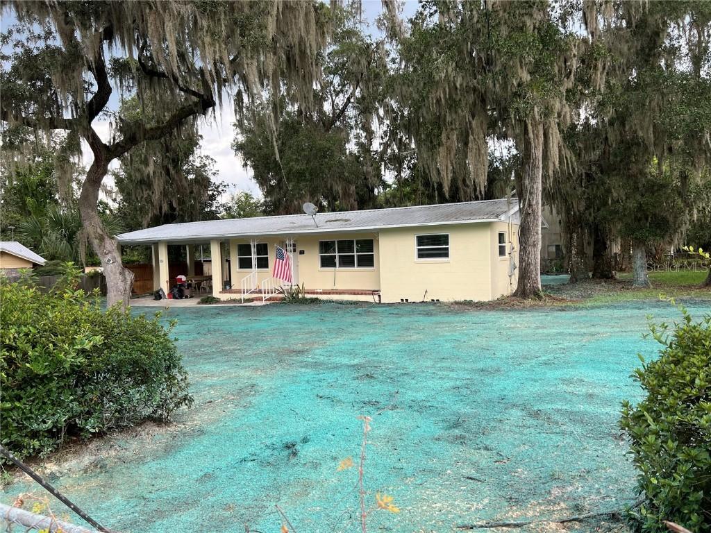 106 S Oakland Ave., San Mateo, FL 32187