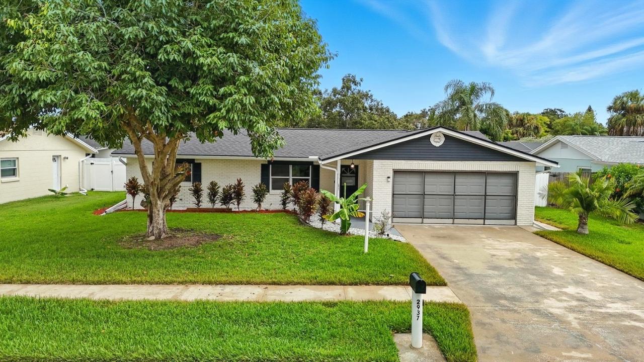 2937 Carriage Dr., South Daytona, FL 32119