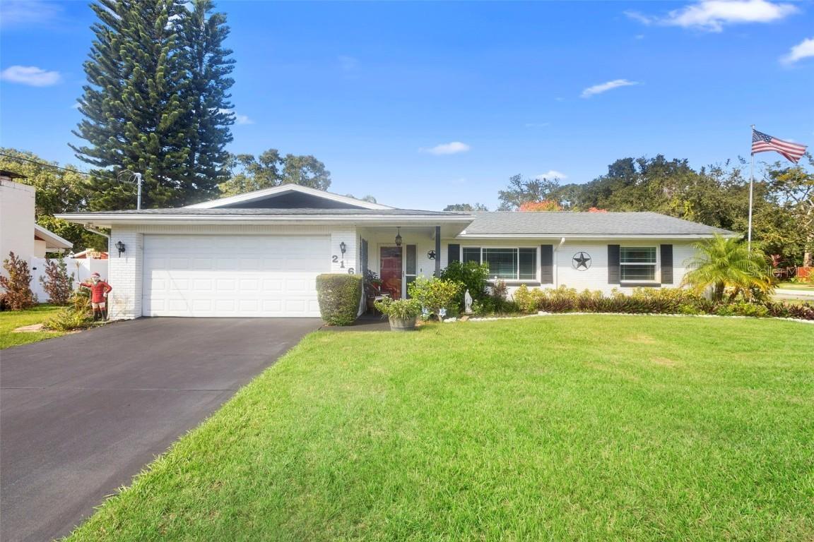 216 Lakewood Dr., Debary, FL 32713