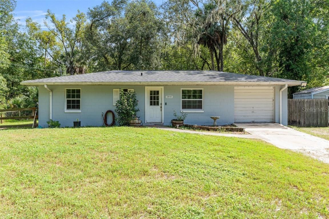 2841 Belinda Dr., Deland, FL 32720