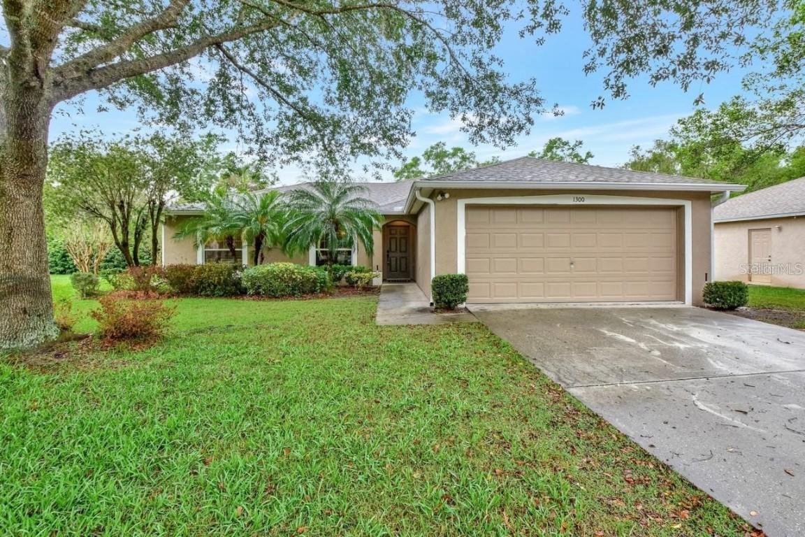 1300 Benton Lake Dr., Deland, FL 32724
