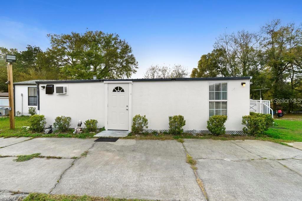 207 Robinhood Dr., Deland, FL 32724