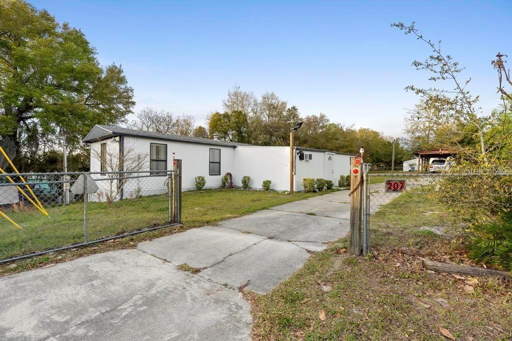 207 Robinhood Dr., Deland, FL 32724