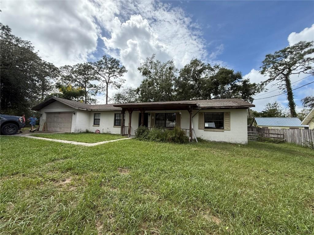 40907 W 3rd Ave., Umatilla, FL 32784