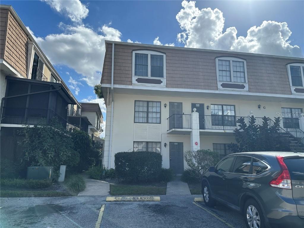 6060 Village Cir., Orlando, FL 32822