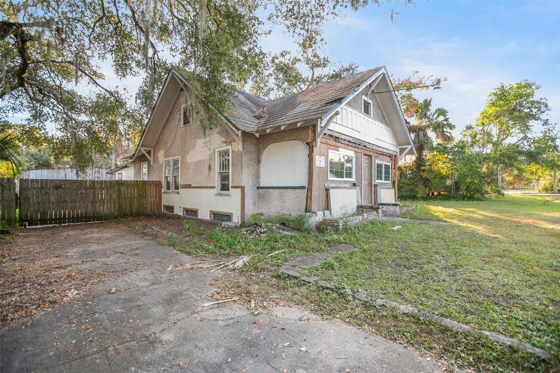 1430 E New York Ave., Deland, FL 32724