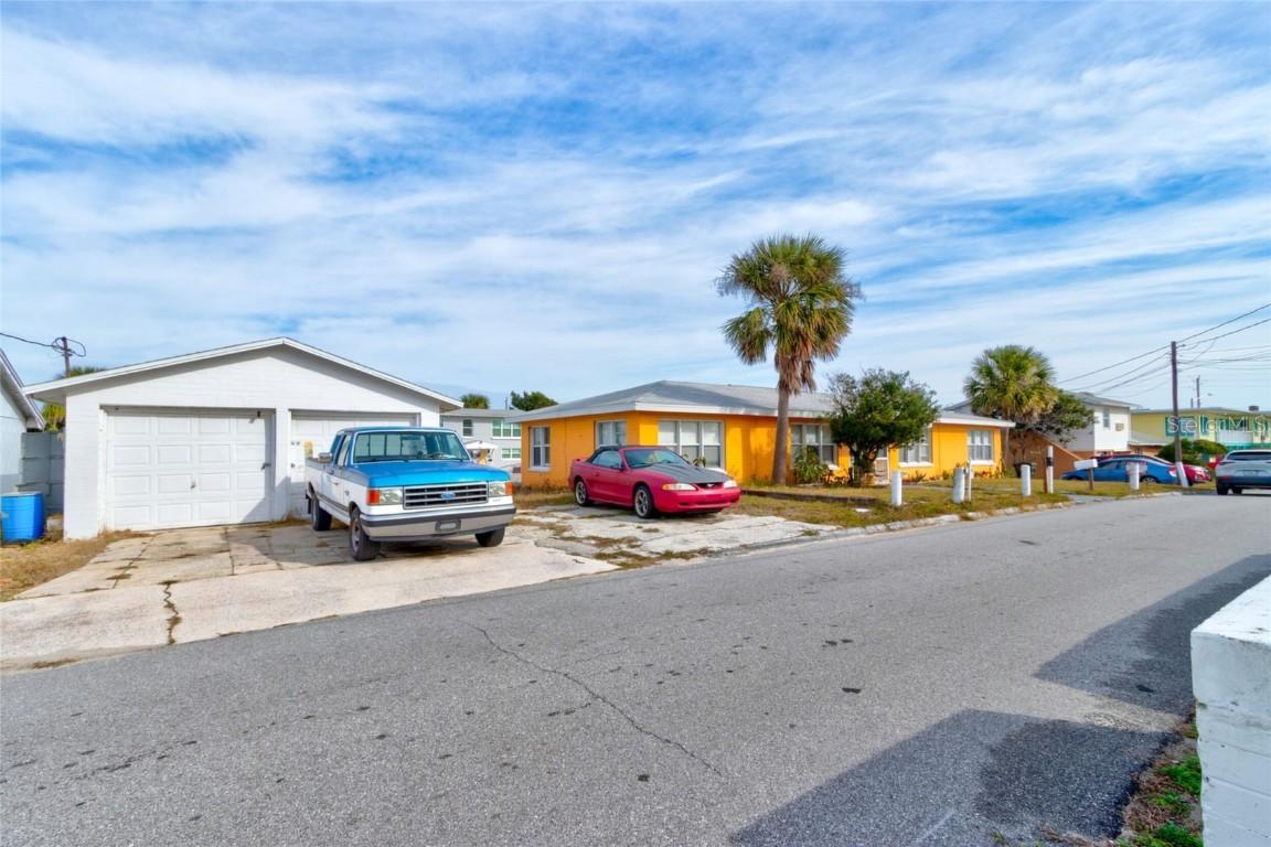 527 Eastwood Ln., Daytona Beach, FL 32118