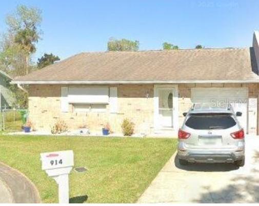 914 Kingsport Ct., Daytona Beach, FL 32117