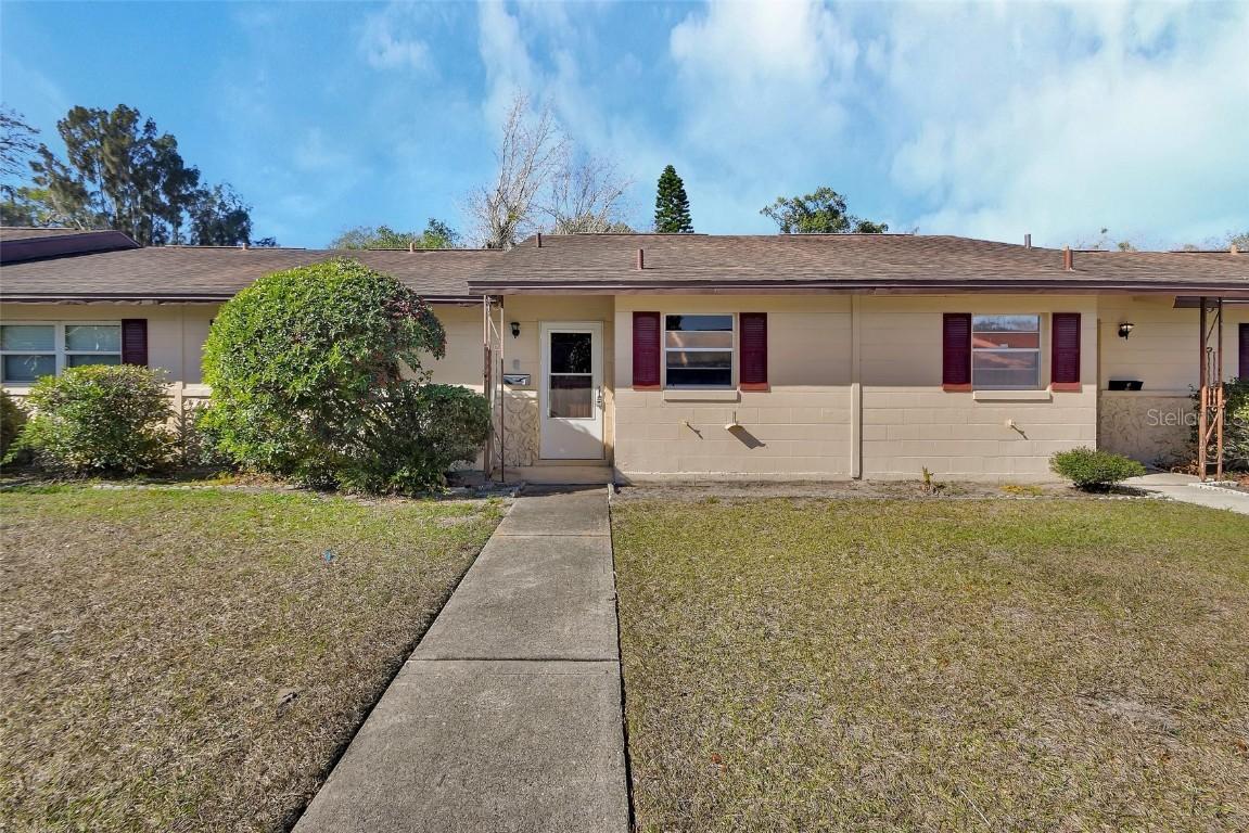 3 Villa Villar Ct. #30, Deland, FL 32724