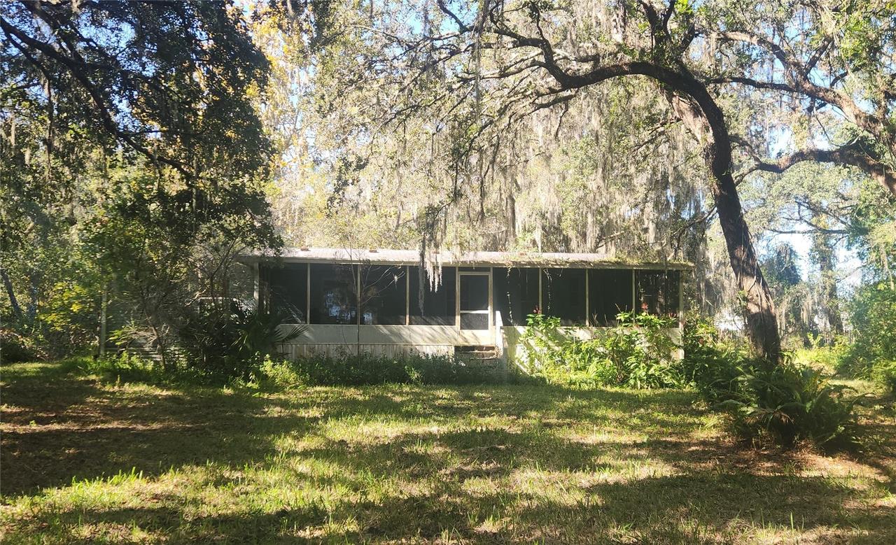 384 Crescent Lake Shore Dr., Crescent City, FL 32112