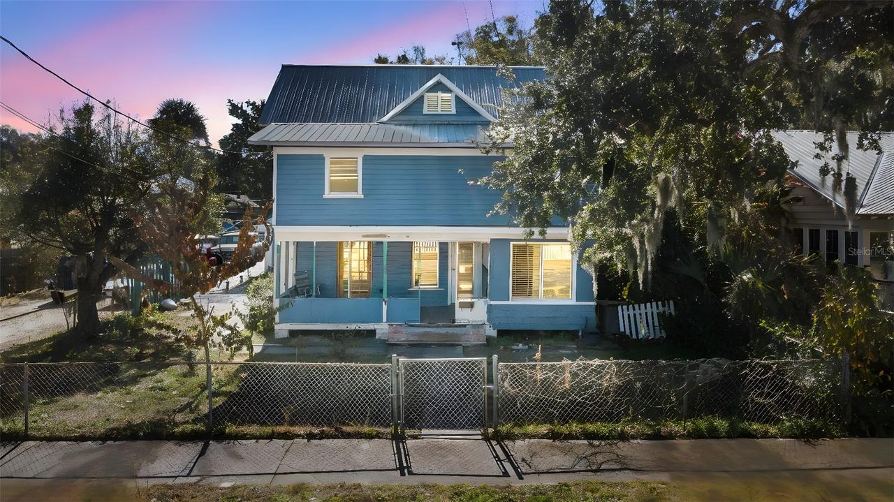 212 Mary Ave., New Smyrna Beach, FL 32168