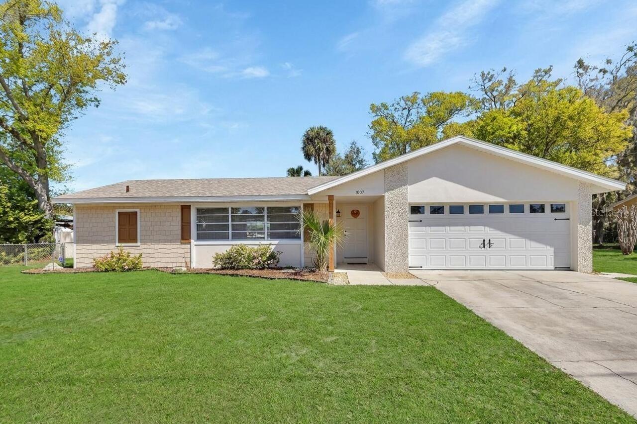 1007 Crescent Pkwy., Deland, FL 32724