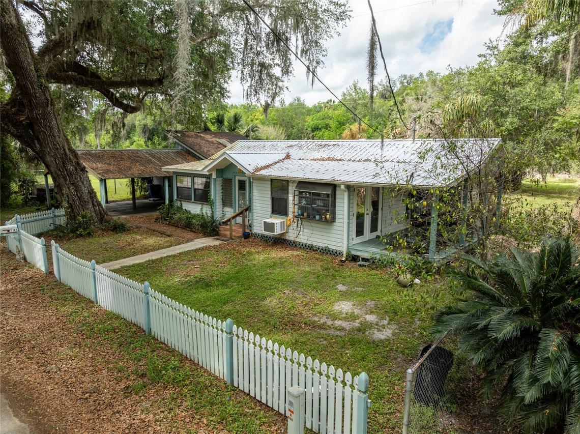 5560 Park Ave., De Leon Springs, FL 32130