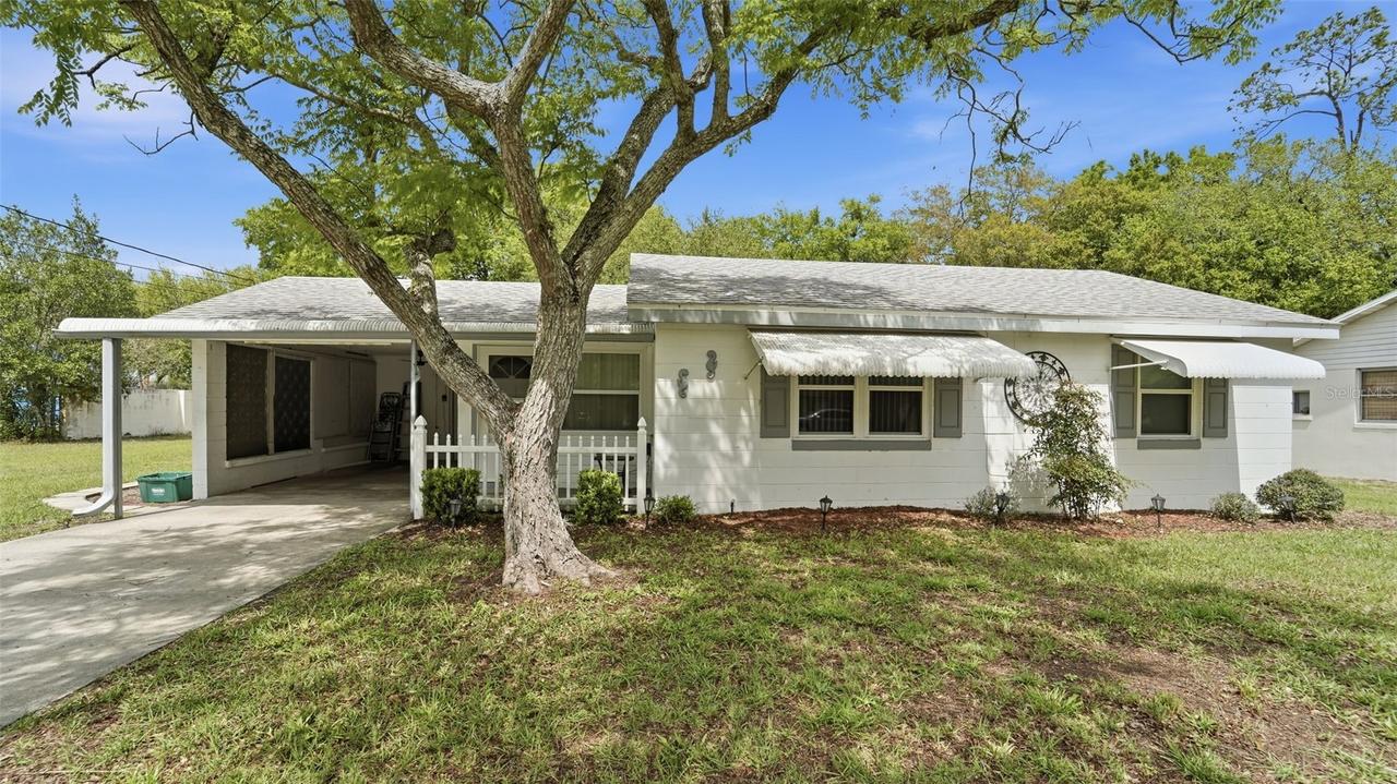 8 Angeles Rd., Debary, FL 32713