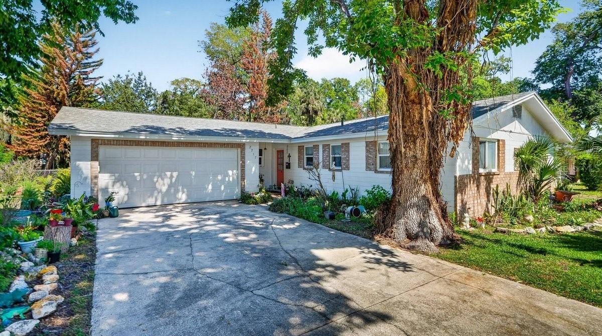 2217 Green St., South Daytona, FL 32119