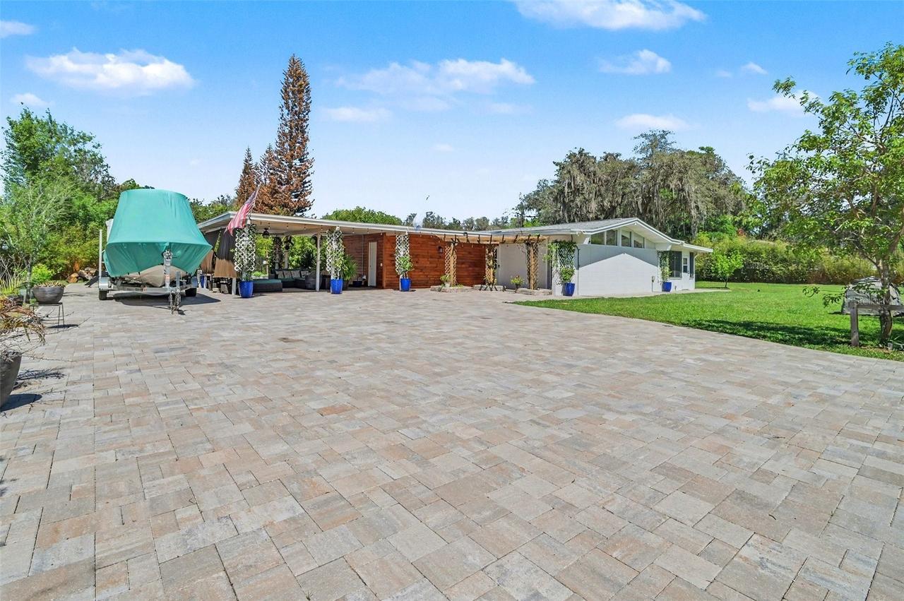 2207 Poinsettia Dr., Deland, FL 32724