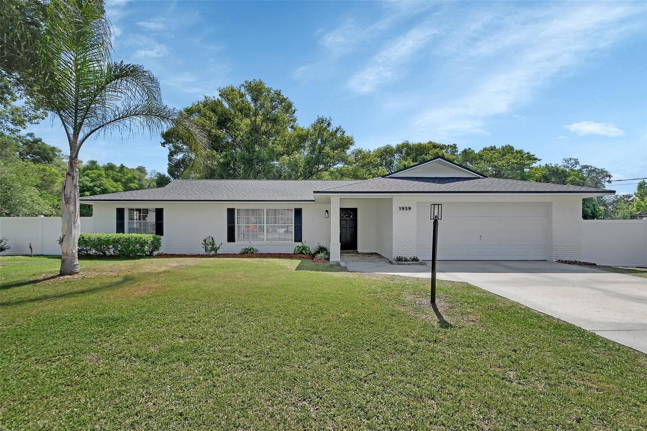1939 Wallace Ct., Deland, FL 32720