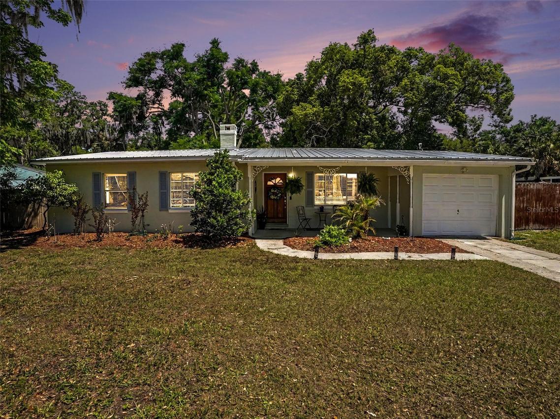 315 W 11th Ave., Mount Dora, FL 32757