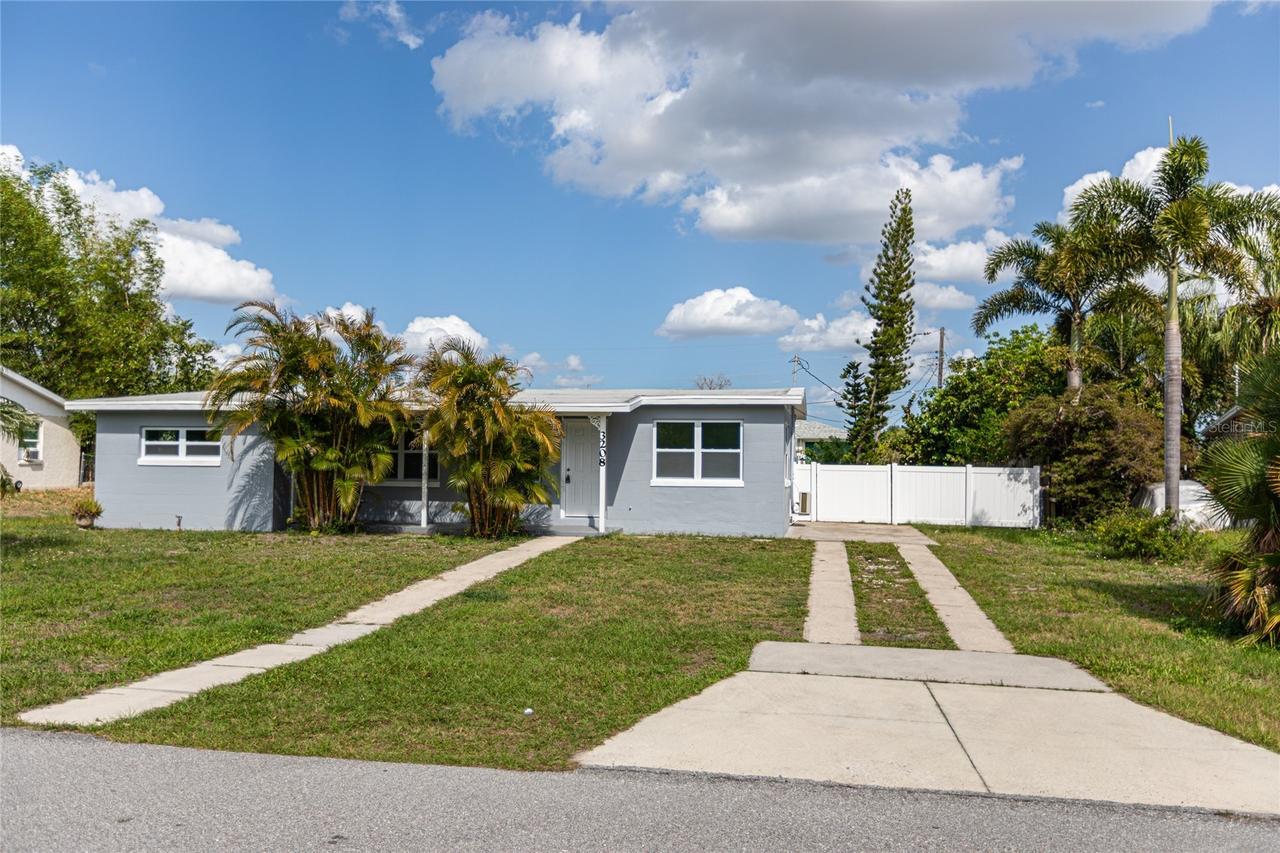 3208 Pinetree St., Port Charlotte, FL 33952