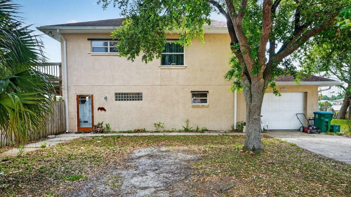 124 Randle Ave., Oak Hill, FL 32759