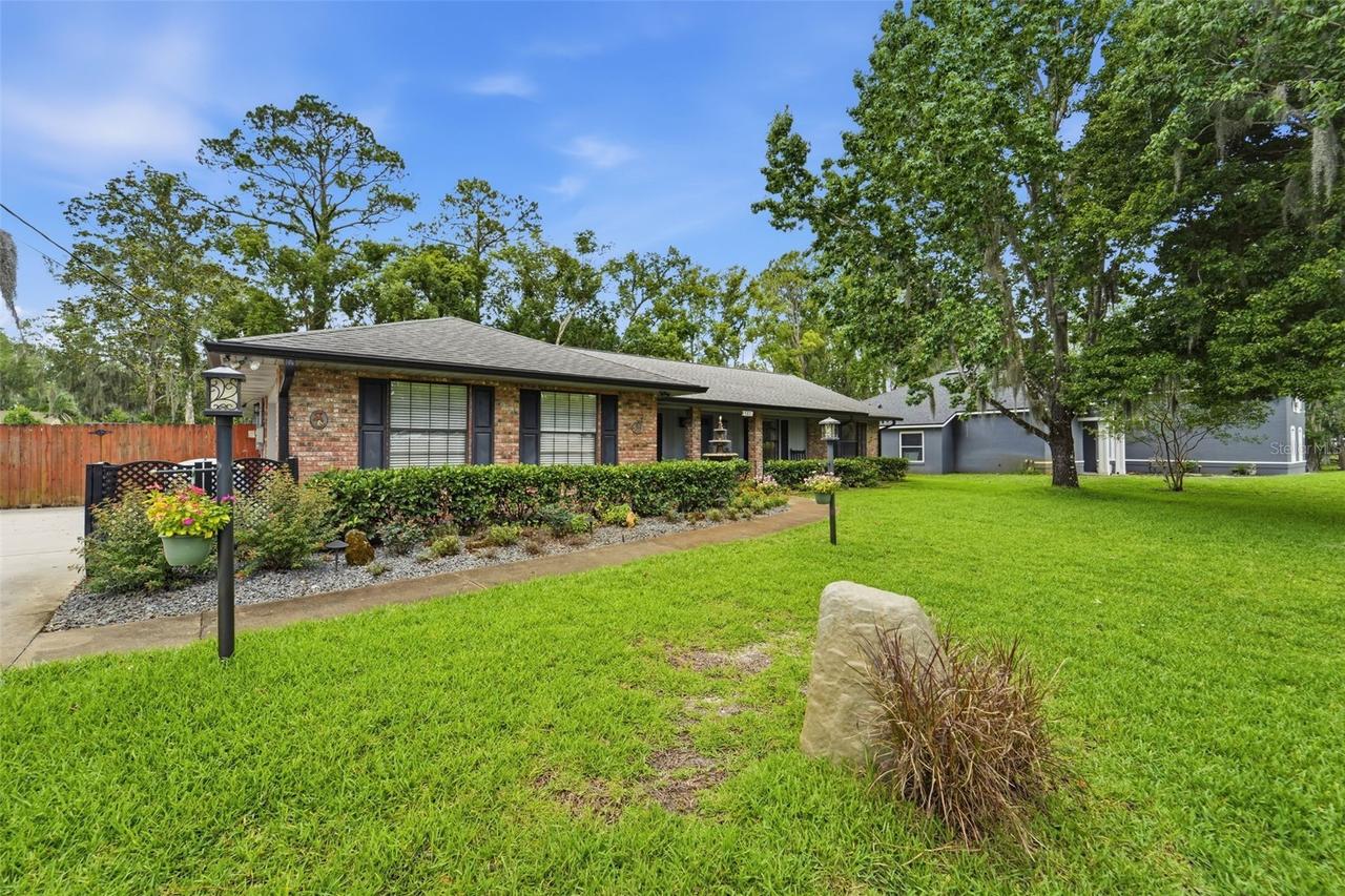 386 Lake Charles Rd., Deland, FL 32724