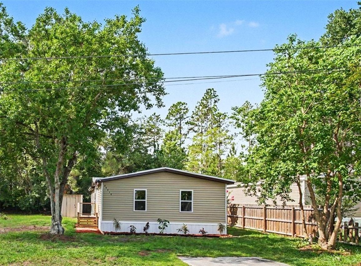 24414 Maxwell St., Astor, FL 32102