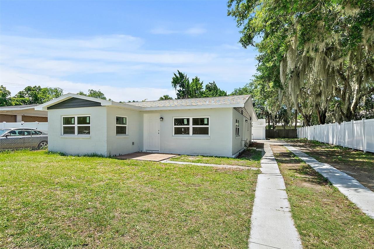 607 Wayne Ave., New Smyrna Beach, FL 32168