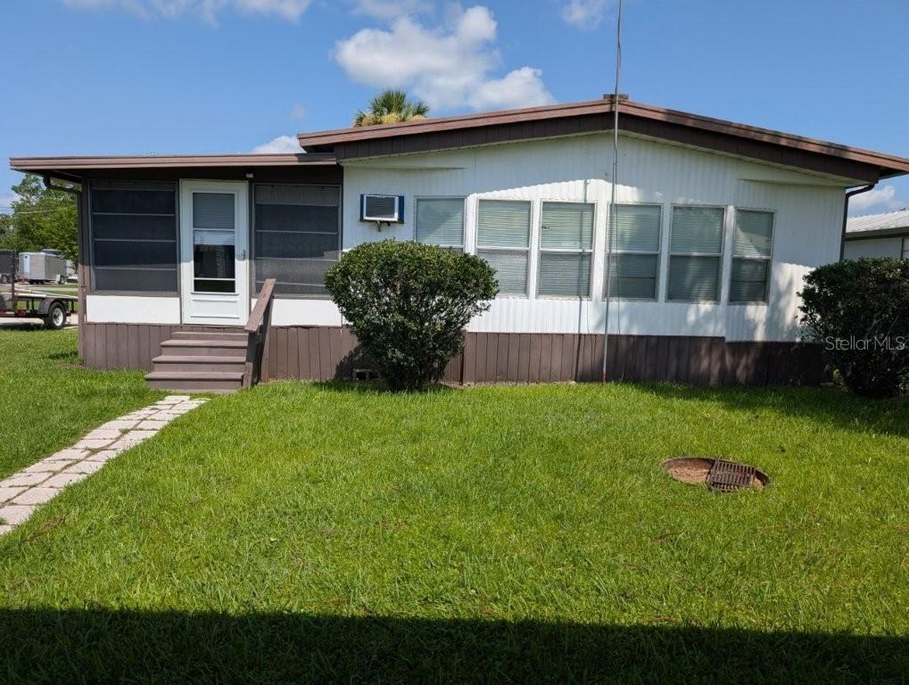 154 Moonlite Dr., Welaka, FL 32193