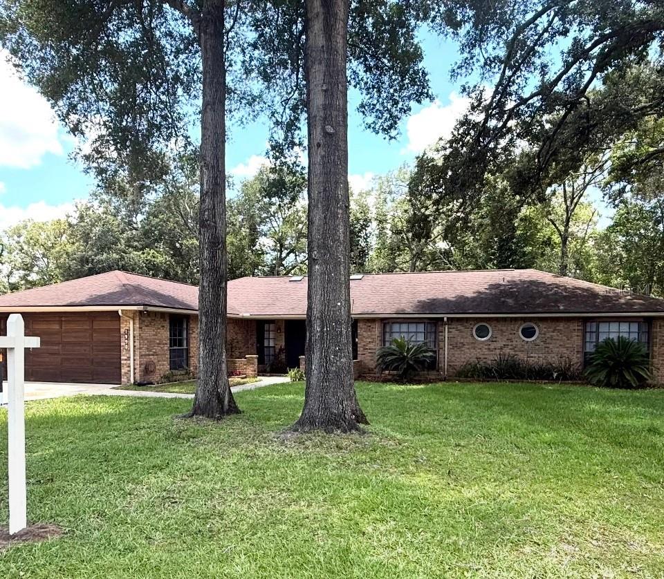 1990 Larchmont Dr., Deland, FL 32724