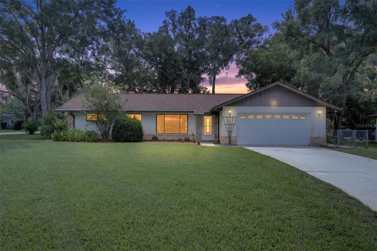 290 Sandyhook Ln., Deland, FL 32724