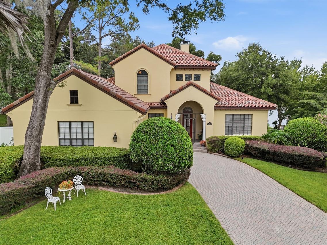 315 W Blue Water Edge Dr., Eustis, FL 32736