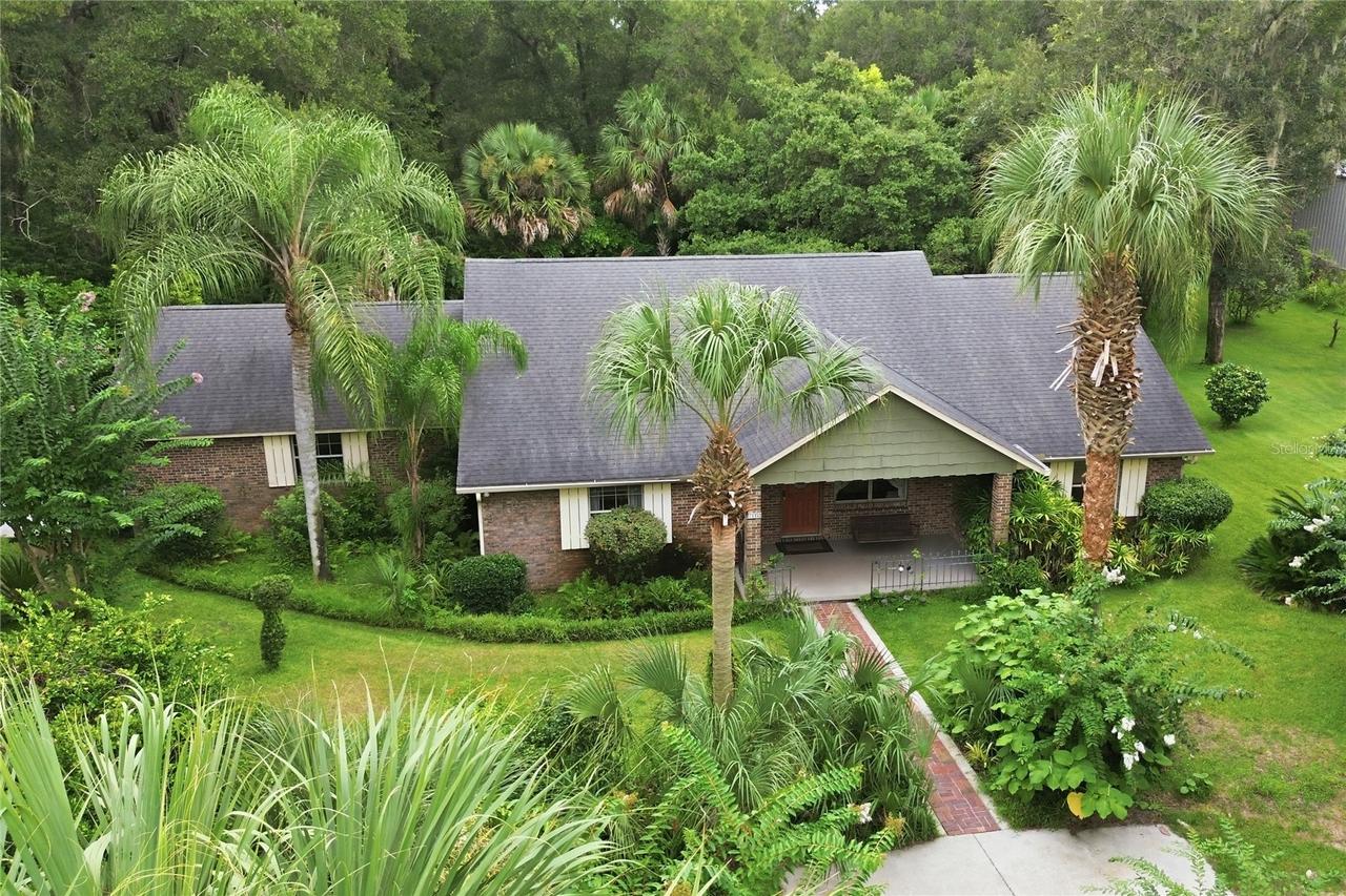 1925 Lady Bug Ln., Deland, FL 32720