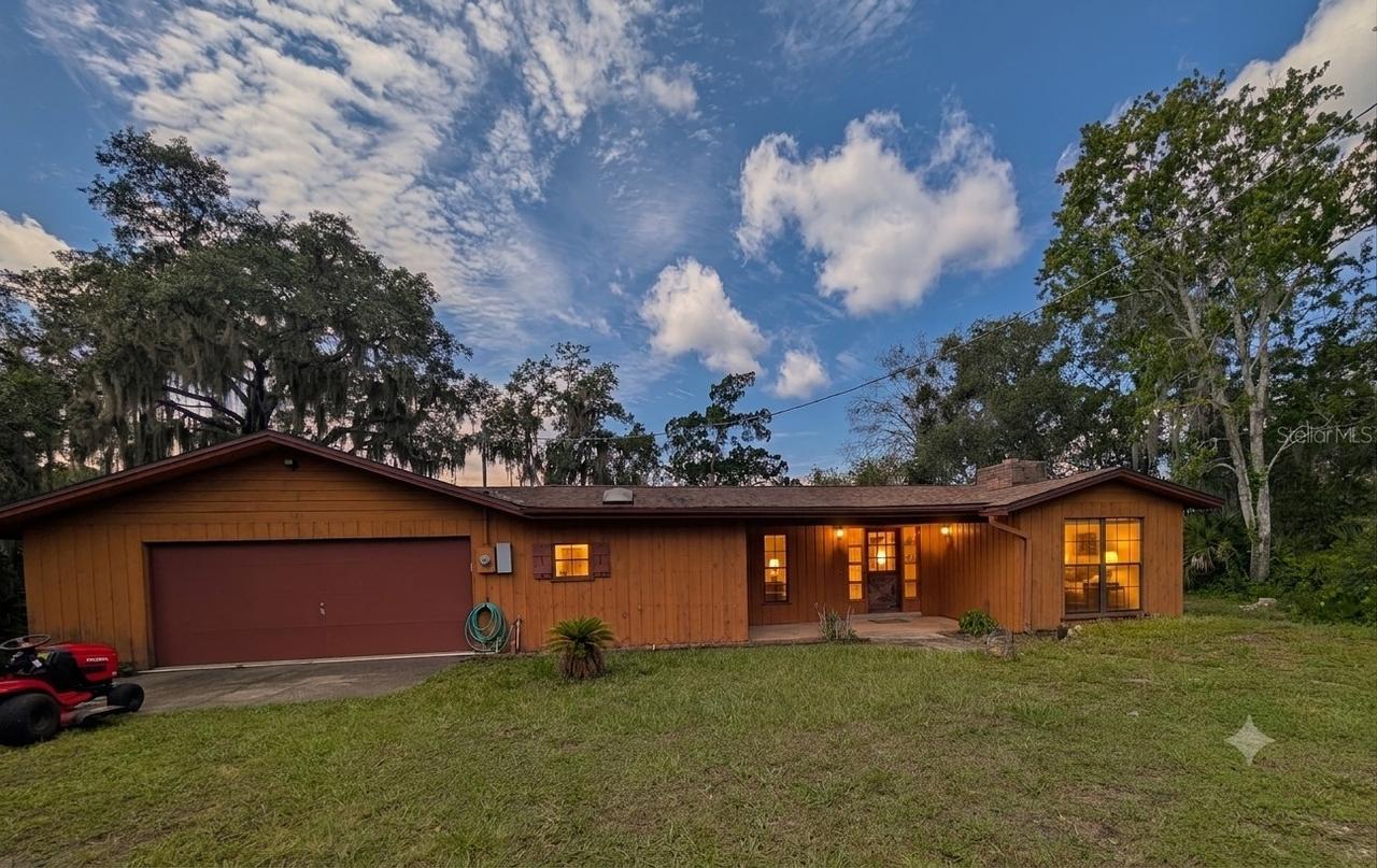 348 Mitnik Dr., Deltona, FL 32738